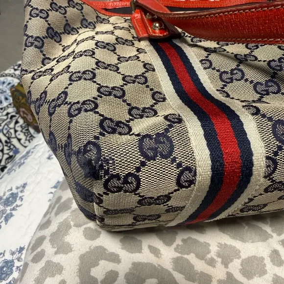Authentic Gucci tote tan and red. Comes with certificate of authenticity - Picture 9 of 12